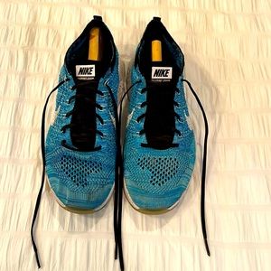 Nike Flyknit Zoom | Blue w/ White Speckled Soles | Size 9 | Gently Used